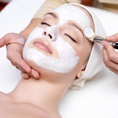 Visuel illustrant la formation Esthétique de la filière beauté/bien-être.